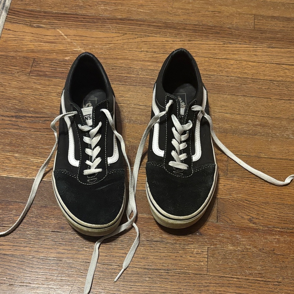 Vans Men's Classic Black and White Sneakers